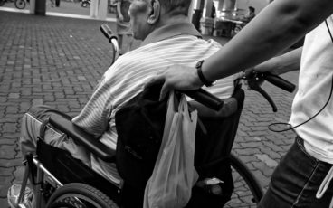 Lavoro domestico, Badanti pagate in nero: 3 miliardi di buco fiscale